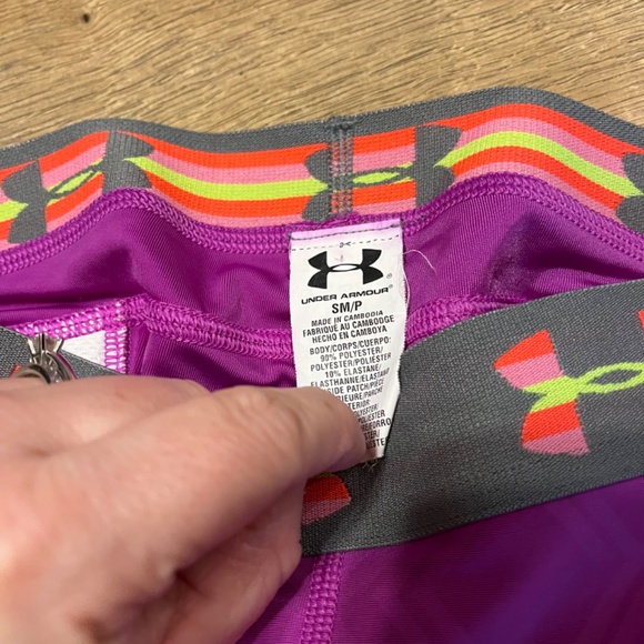 Women's sliding shorts EUC Underarmour size small - Picture 3 of 5